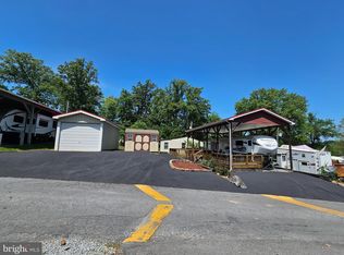 19&20 Poison Oaks, Falling Waters, WV 25419