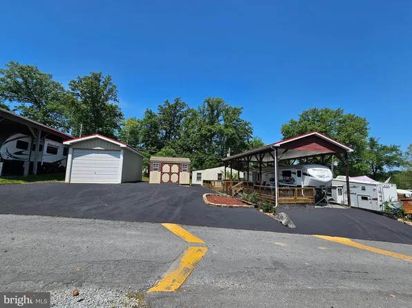 19&20 Poison Oaks, Falling Waters, WV 25419