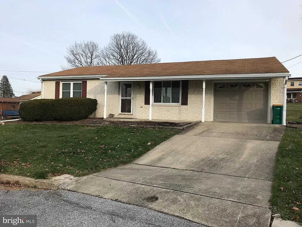 82 Roosevelt Arms Ct photo 1