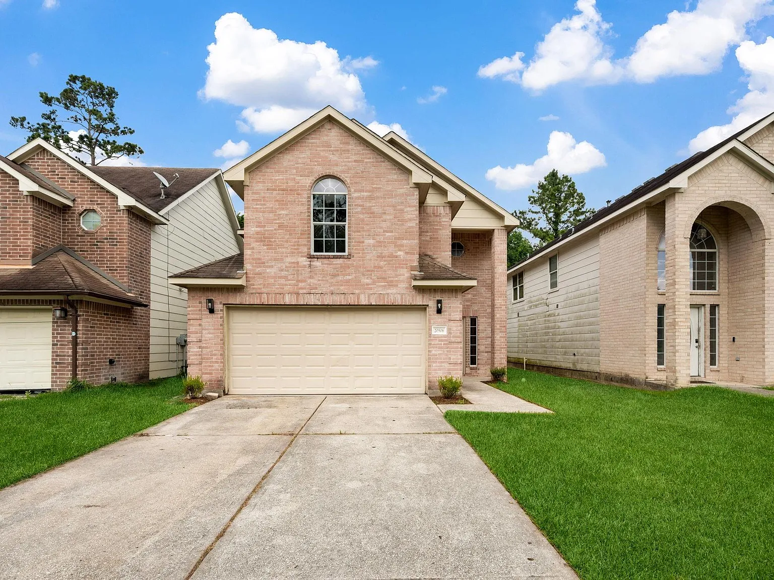 4 bed, 2.5 bath, 2192 sqft, $2,150 — Photo 3
