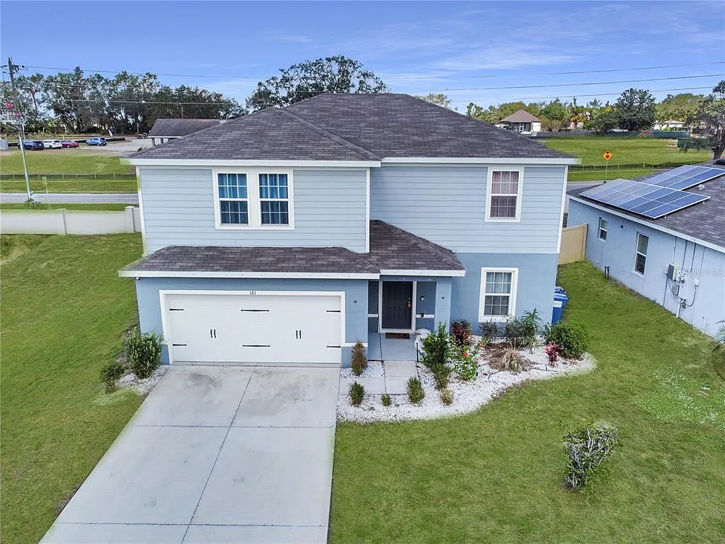 4 bed, 2.0 bath, 2232 sqft, $2,100 — Photo 2