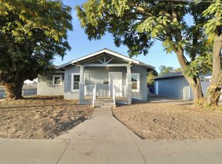 1075 W Maple St, Exeter, CA 93221