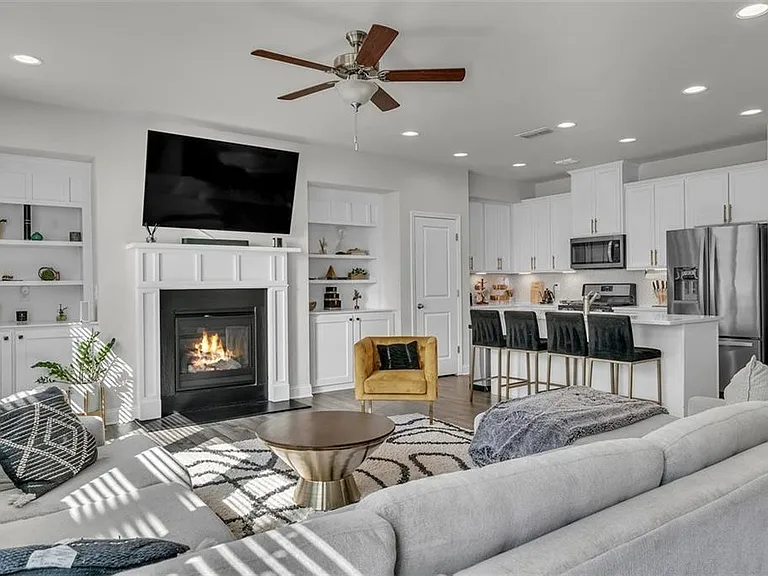 790 Belrose Dr — Photo 3