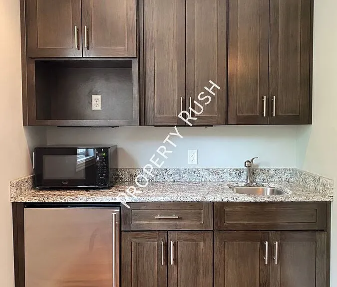 105 E 3rd St — Photo 36