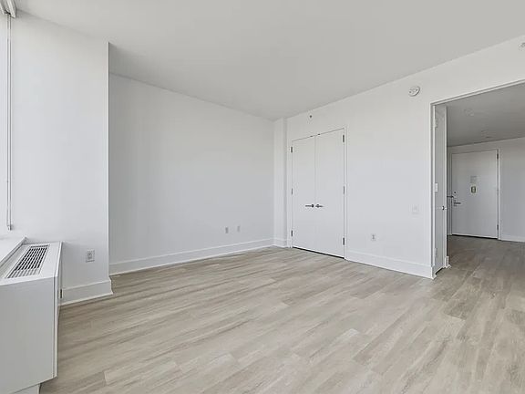 4th image of 86 Fleet Pl APT 14B