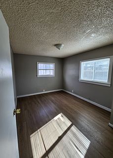 3rd image of 403 1/2 Locust St