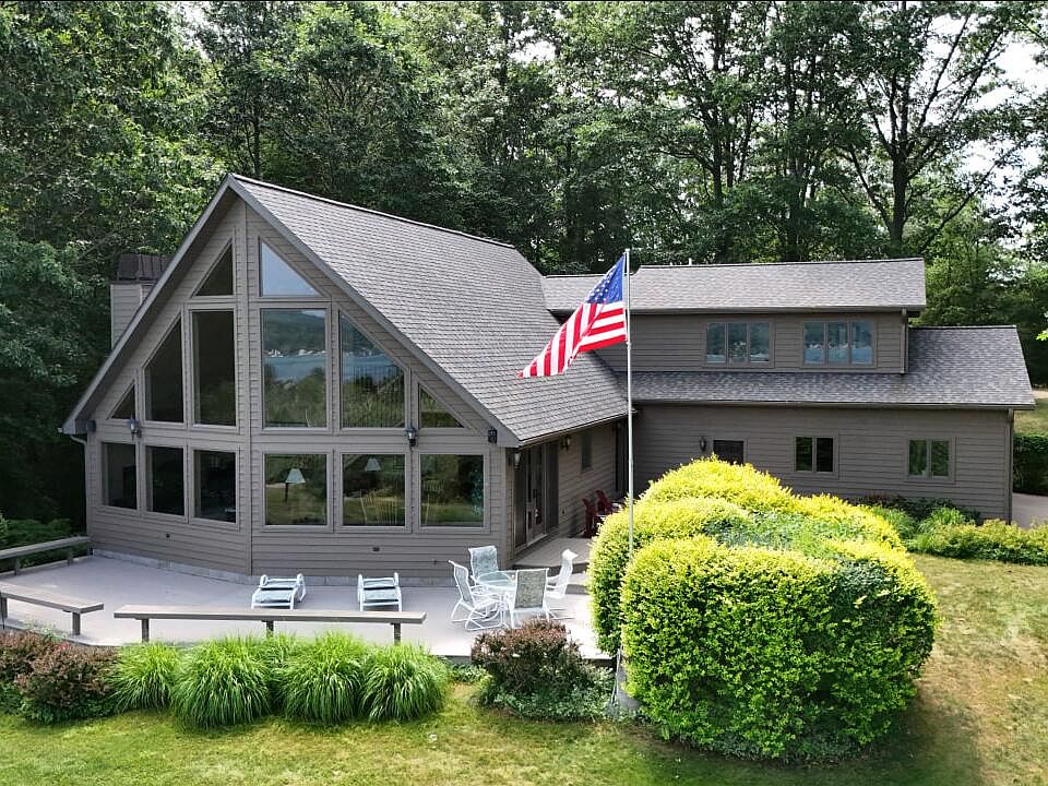 1st image of 4821 Crescent Beach Rd