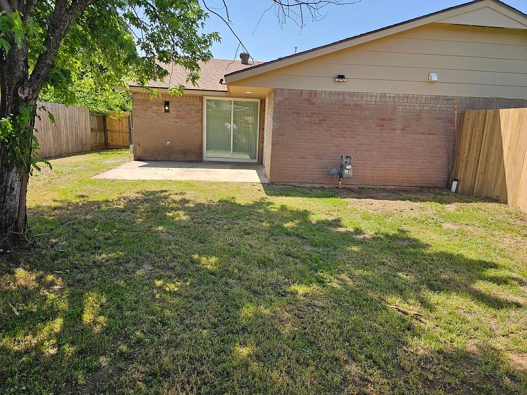 2 bed, 2.0 bath, 1032 sqft, $1,200 — Photo 3