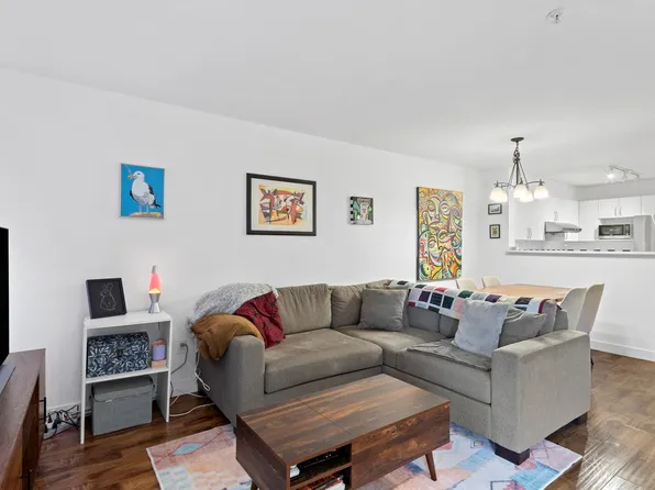 688 E 16th Ave #104, Vancouver, BC V5T 2V4