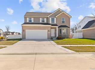 8135 Hudson Dr, Westland, MI 48185