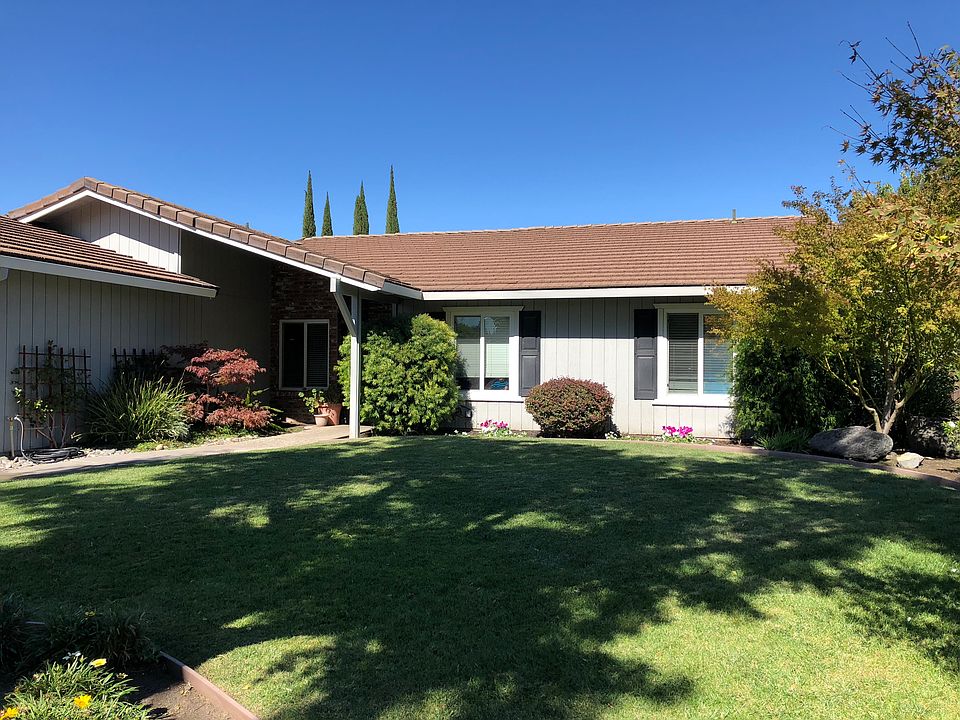 2nd image of 1005 Oakleaf Way