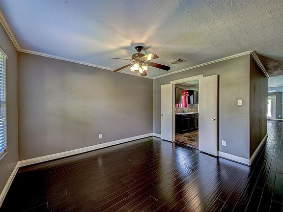 4th image of 18235 Barkers Crest Dr