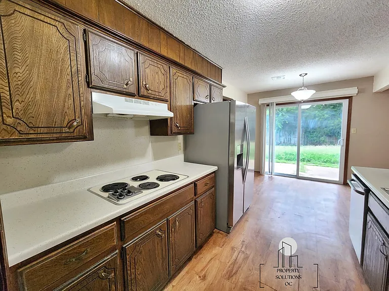 1502 Briar Meadow Rd — Photo 2
