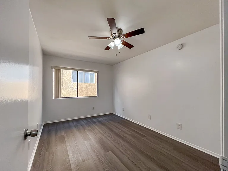 Gorgeous 2 Bed/2 bath apartment in excellent Sherman Oaks area! — Photo 33
