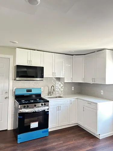 8 Hampton St Photo 1