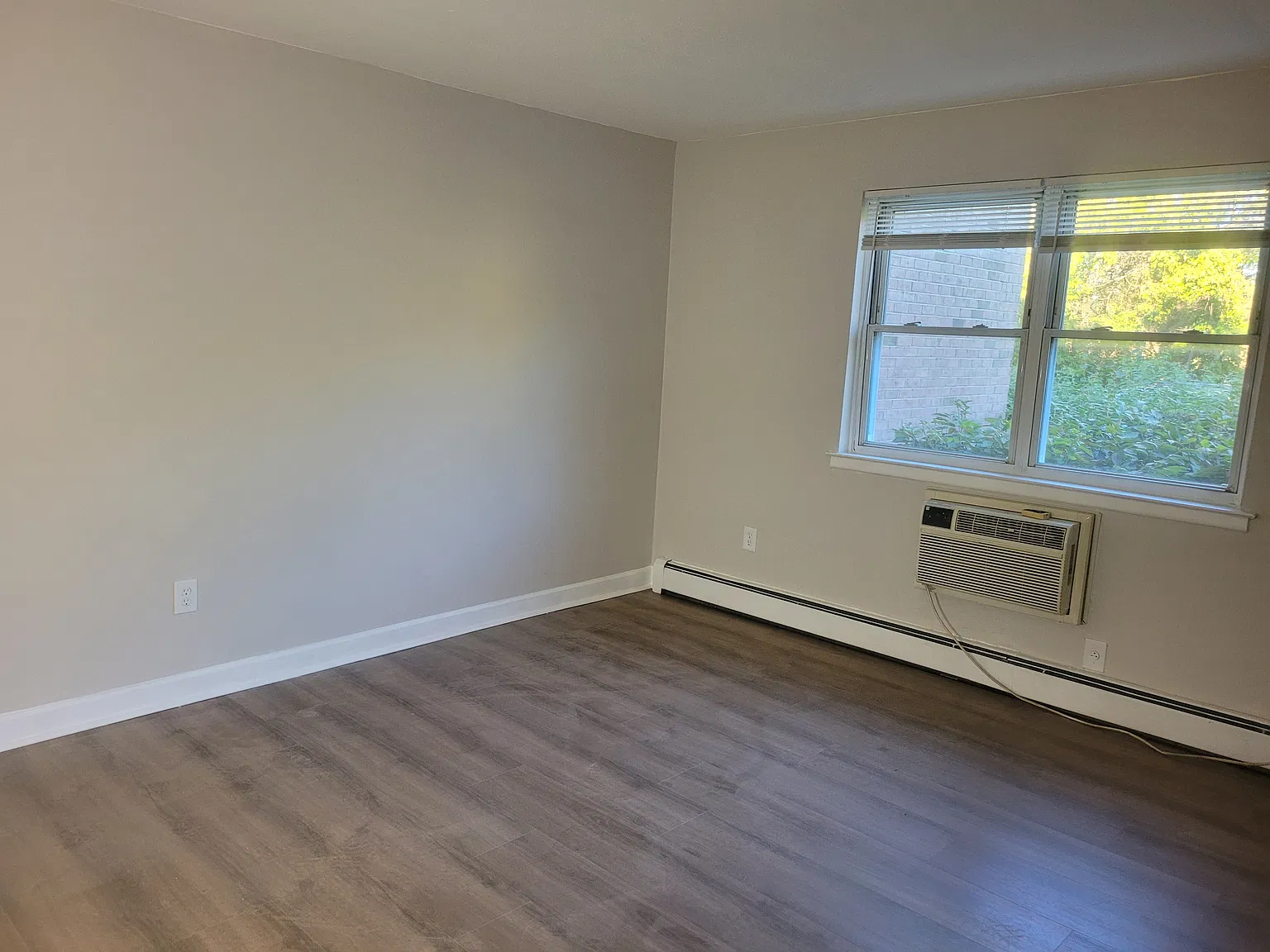 1 bed, 700 sqft, $1,900 — Photo 3