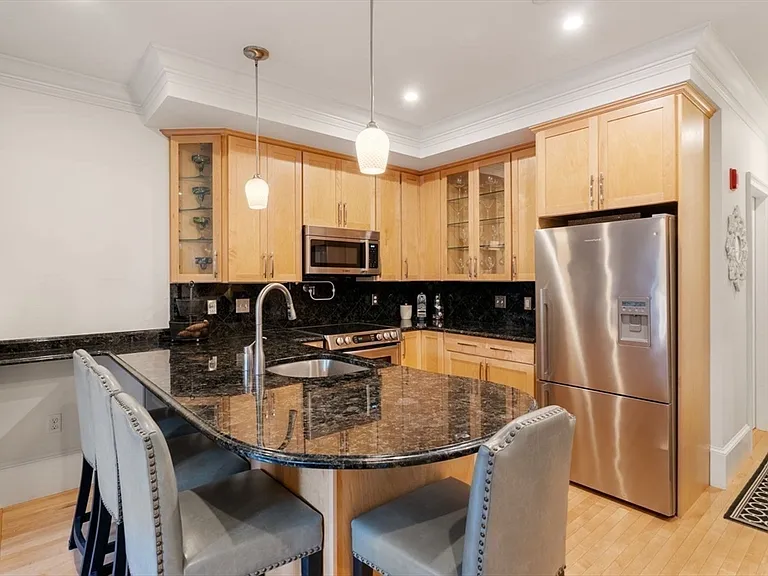 349 Marlborough St #1 — Photo 10