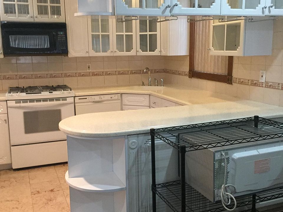 Eat in kitchen