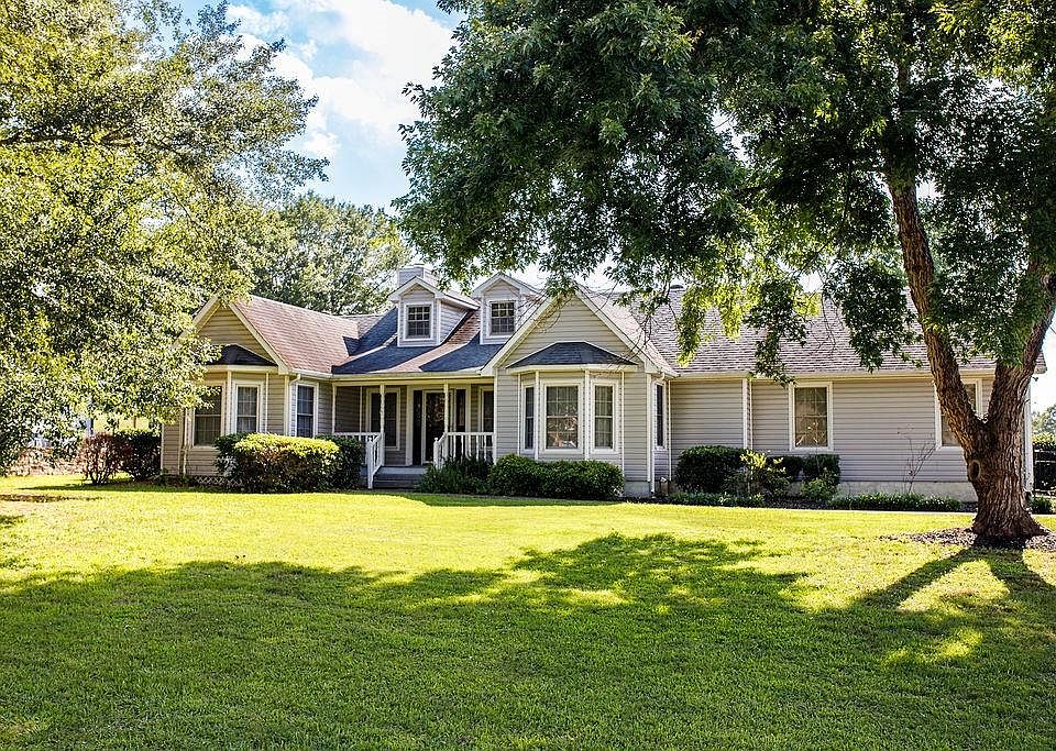 1st image of 160 Meadow Lakes Blvd