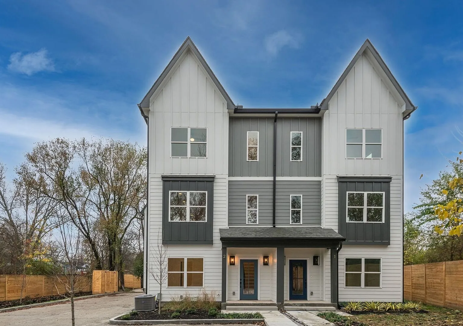 862 W Sharpe Ave — Photo 1