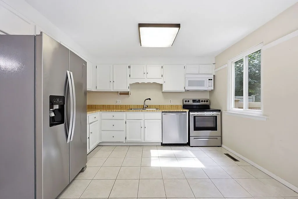 40 Conestoga Way — Photo 2