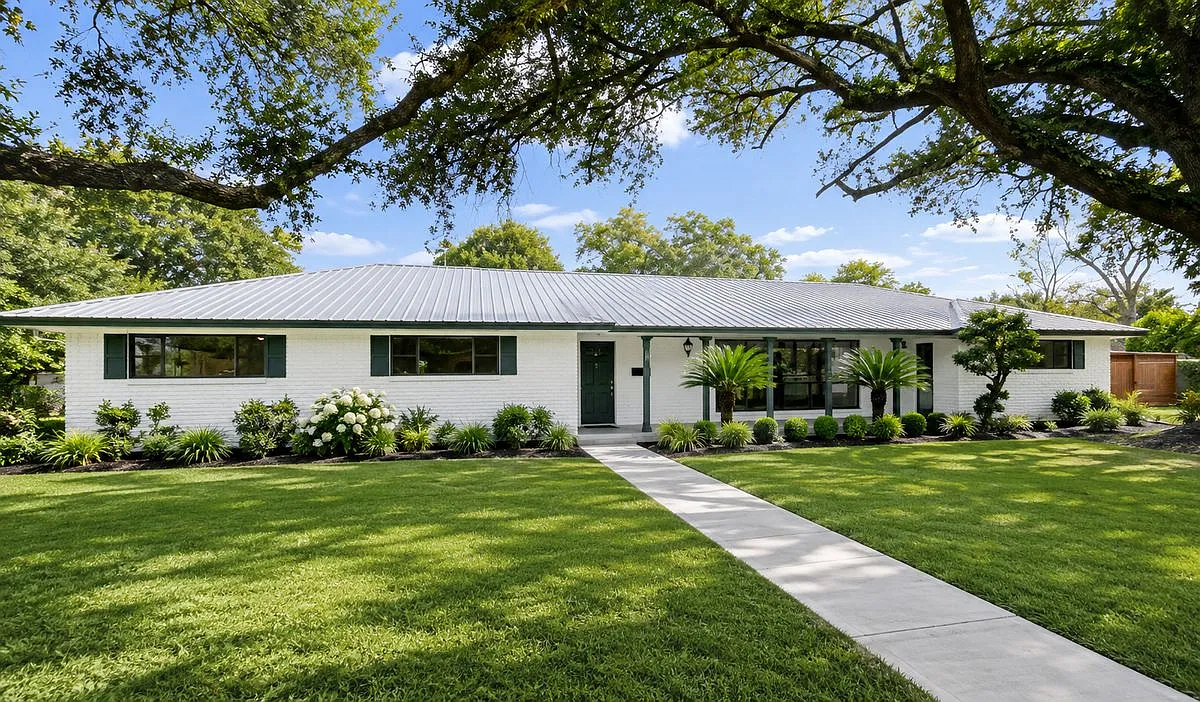 4 bed, 4.0 bath, 2995 sqft, $950 — Photo 1