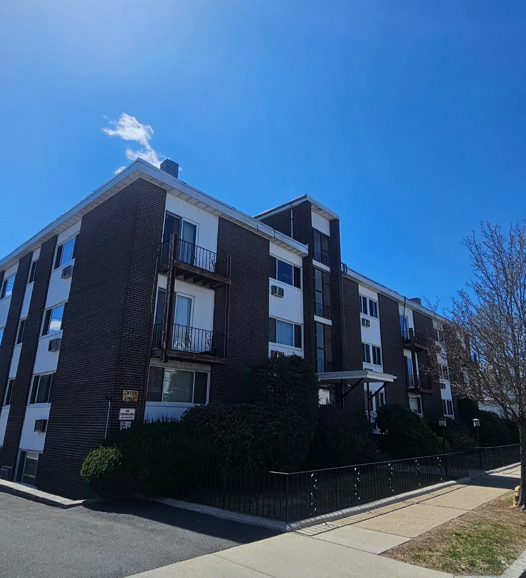 Studio, 332 sqft, $1,995 — Photo 1