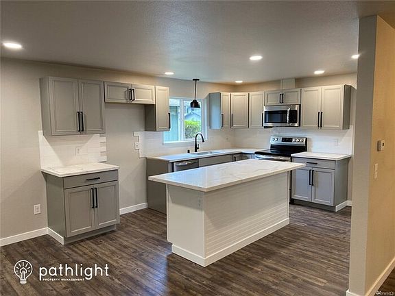 4th image of 3854 SE Castlewood Dr