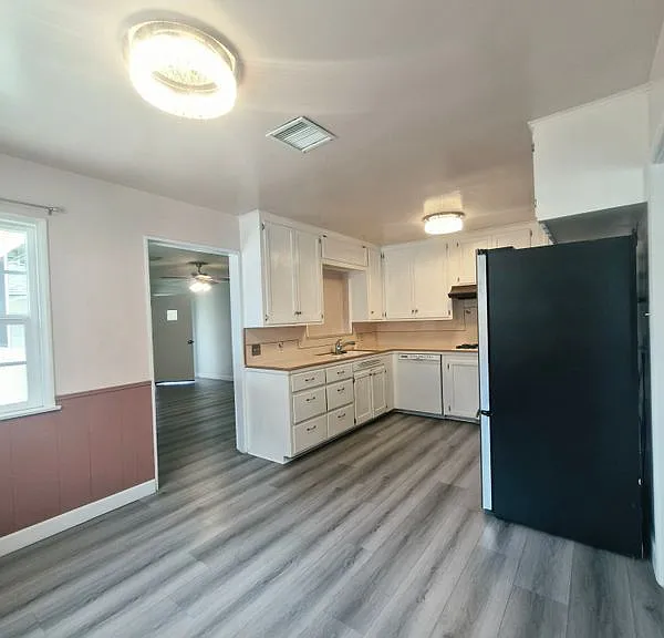 3171 N Sierra Way — Photo 2