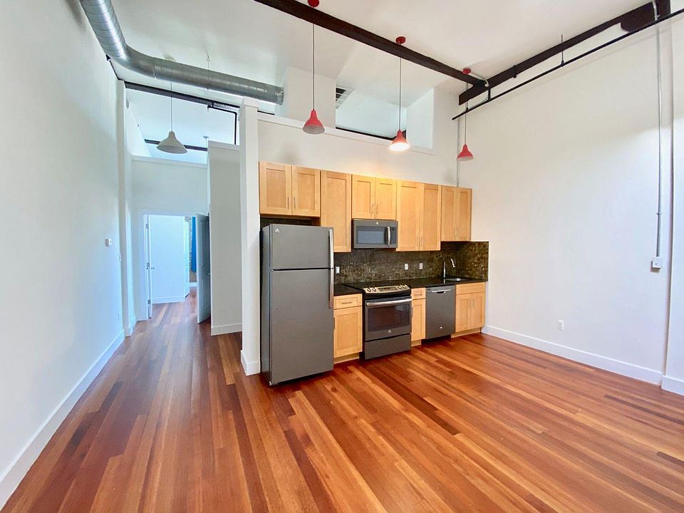 1st image of 3427 Richmond St #2