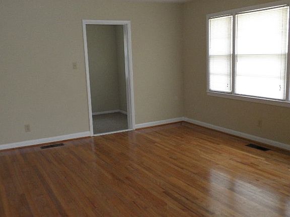 5th image of 1307 E 13th St