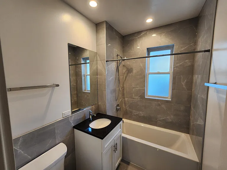 4935 N Claremont Ave #1E — Photo 16