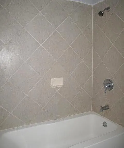 Fully Tiled Bath