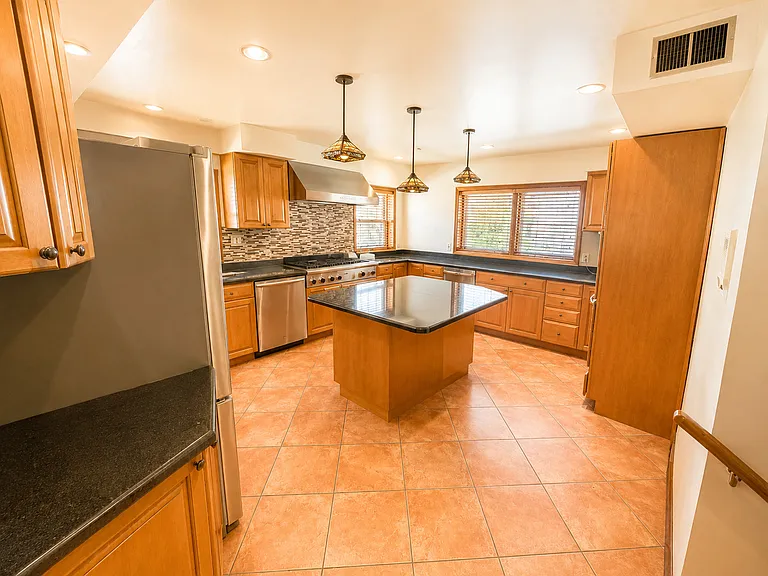 8252 N Caldwell Ave — Photo 9