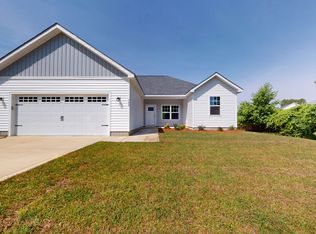 302 Starky Dr, Richlands, NC 28574