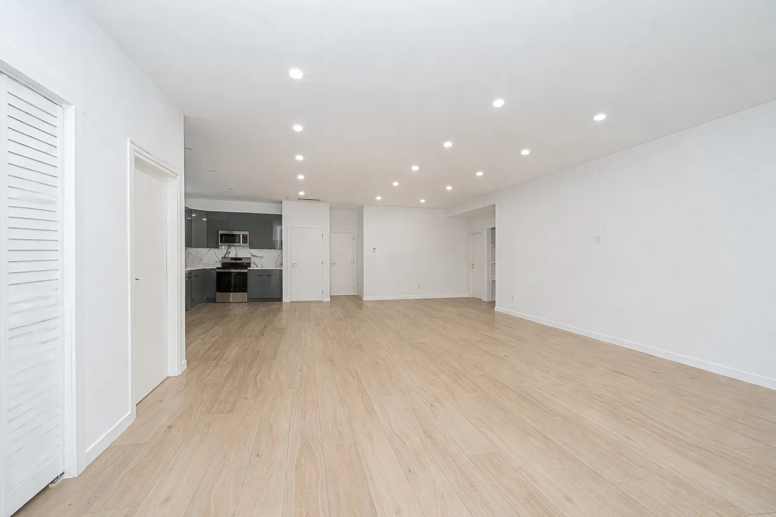 4 bed, 2000 sqft, $3,800 — Photo 3