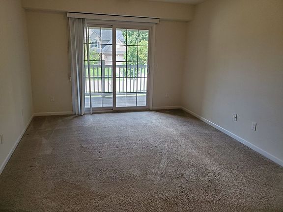 4th image of 28220 Oakmonte Cir W