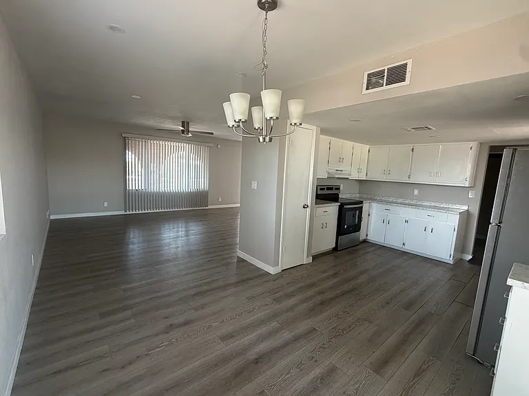 1505 N Evergreen St #119 — Photo 3