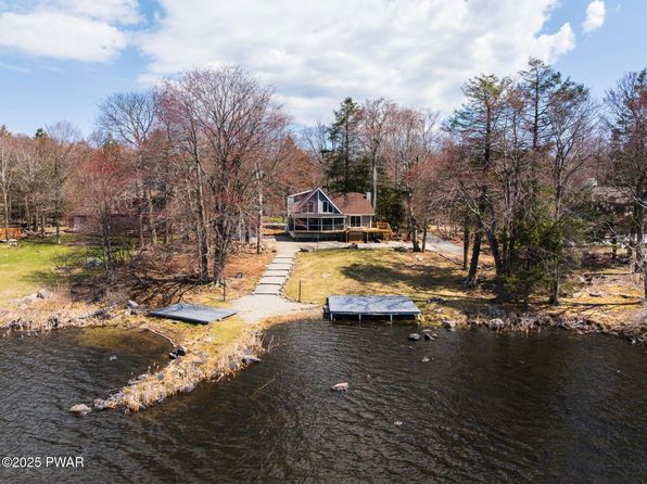 1018 Beaver Ln, Gouldsboro, PA 18424