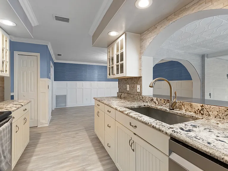 3911 Americana Dr — Photo 14