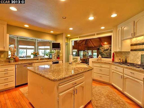 5th image of 5026 Blackhawk Dr