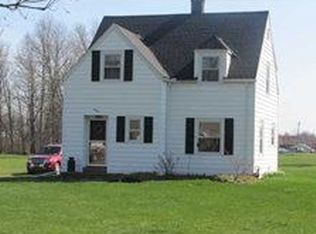 6945 Maple Dr, North Tonawanda, NY 14120