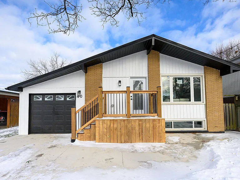 40 Westaway Pl #LOWER — Photo 1