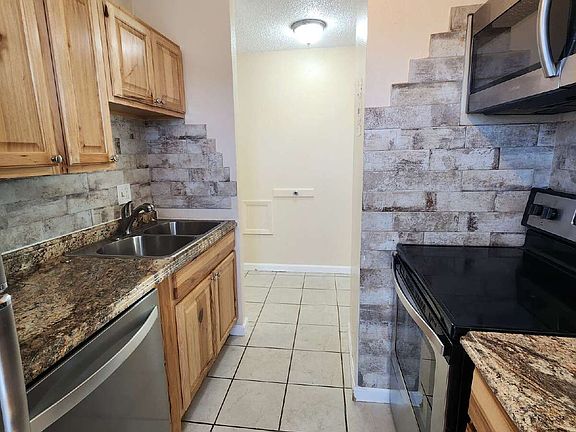 4th image of 4380 Loomis Ave APT D