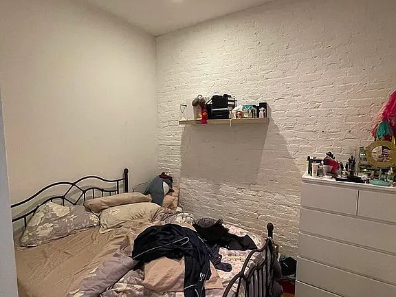 5th image of 123 E 18th St APT 4