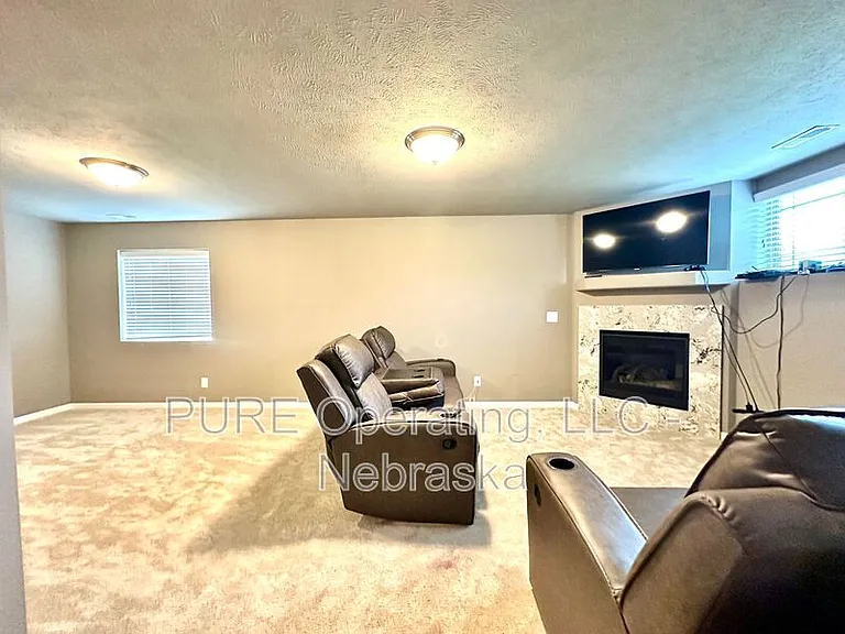 7605 N 92nd Ave — Photo 25