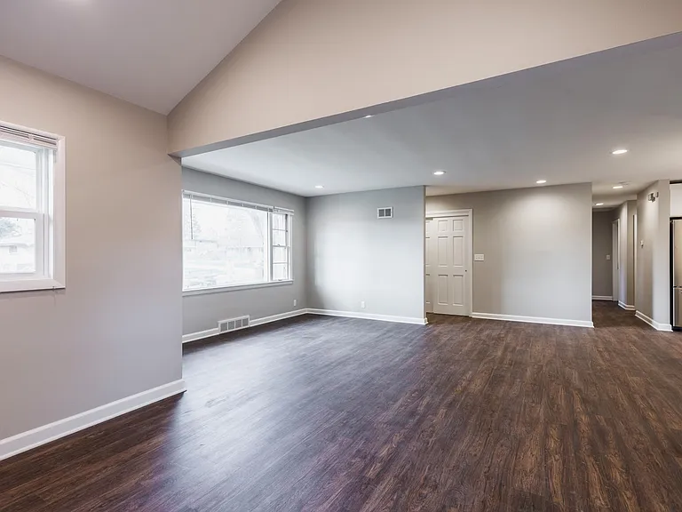 W170N8758 Edgewood Pl — Photo 9
