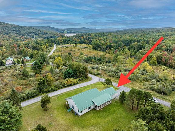 3rd image of 402 Grosbeak Dr
