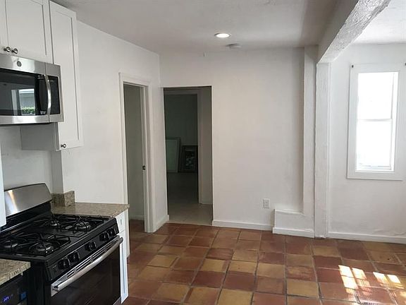 3rd image of 521 Kanuga Dr Unit 4