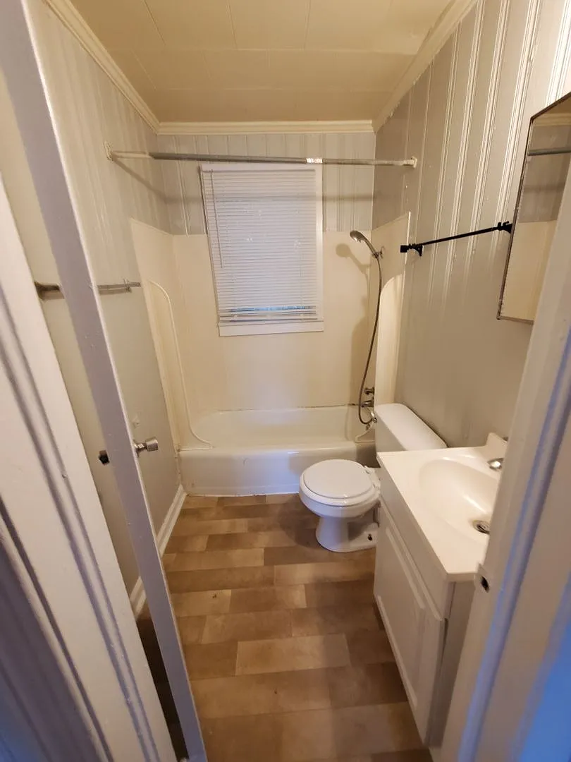 114 NE. Glenn Avenue — Photo 4